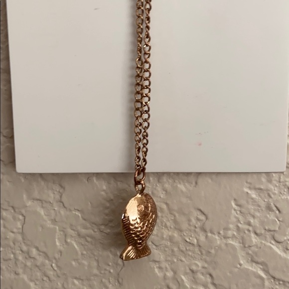 Cute rose gold fish necklace - Picture 1 of 2
